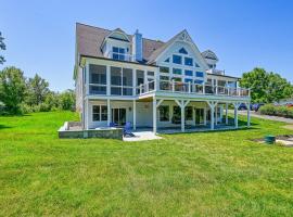 Lakeside Luxury, vacation home in Kirk O'Cliff