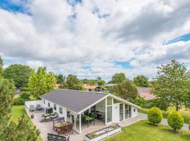 8 person holiday home in Juelsminde, casa a Sønderby