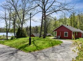 Pet Friendly Home In Asarum, hotel con alberca en Asarum