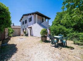 Quiet holiday home in Sellano with swimming pool a few kilometers from Rasiglia, nyaraló Sellanóban