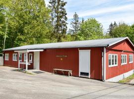 Lake Front Home In Asarum With Kitchen, hotel with pools in Asarum