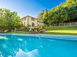 Domaine Le Jardin Suspendu - Piscine chauffée - Proche du Puy duFou -, bed and breakfast en Montfaucon