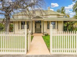 Home away from home with old world charm, hotel with parking in Wangaratta