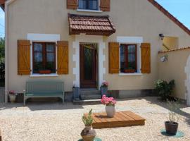 Chambres d' Hotes a Benaize, hotel with parking in Coulonges