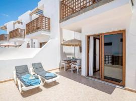 Modern house in Puerto del Carmen、ティアスのホテル