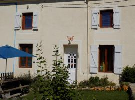 Les Papillons, hotel with parking in Vrolle