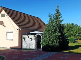 Önálló, klimatizált, medencés nyaraló a Balatonnál!, hotel in Kőröshegy