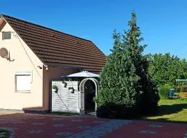 Klimatizált, medencés, jakuzzis nyaraló a Balatonnál!