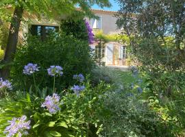 La Paradoune 2, bed and breakfast en Paradou