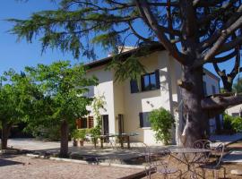 Le Grand Cèdre - 2 Chambres d'hôtes - Sud Ardèche, hotel v destinaci Bourg-Saint-Andéol