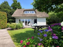 Idyllic Lakehouse - dog is welcome fenced garden, hotel in Haren