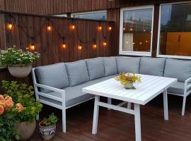 3 bedrooms home with nice terrace, hotel con parcheggio a Stavanger