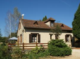 Elegant Cottage with Swimming Pool in Prats du P rigord, hotel in Orliac
