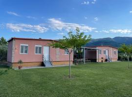 13 Brothers Bungalows, ξενοδοχείο στην Παραλία Σκοτίνης