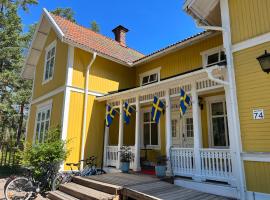 Hedenstugan B&B Hotel, khách sạn ở Bergby