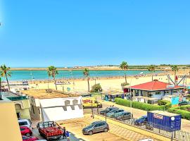 Ocean View Beach Apartment with Pool & Balconies, resort en El Puerto de Santa María