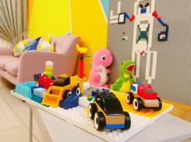 Legoland-Happy Wonder Suite,Elysia-8pax,100MBS, lomakeskus kohteessa Nusajaya