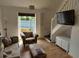 1 Bedroom House with Garden and off road private parking, hotel with parking in Peterborough