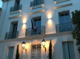 LAZARE Maison de Maître , appartements de standing avec parking privatif à seulement 7 minutes à pied du centre historique de Béziers, hôtel à Béziers
