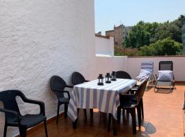 En el centro de Figueres 4 habitaciones 3 baños y 2 terrazas enormes, appartement in Figueres
