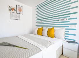 Modern Studios - Meters away from the beach, hotel a Pomorie
