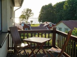 Ferienwohnung mit Seeblick und Strand, vacation rental in Zislow