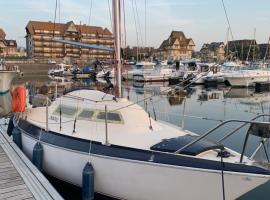 Madi au fil de l'eau à Deauville, bateau à Deauville