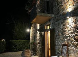 LOCANDA PODERE LE VIGNE, hotel near Castello di Meleto, Radda in Chianti