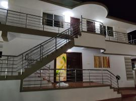 SAIBALA RESlDENCY - NEAR BOAT HOUSE, хотел близо до Езеро Отй, Ооти