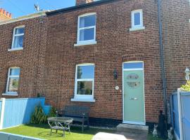 Ivy Coastal Cottage, hotel in Caister-on-Sea