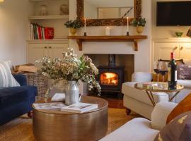 Beehives Cottage at Woodhall Estate, hotel with parking in Hertford