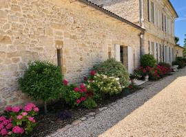 La Suite a Chateau Franc Daut, hotel com estacionamento em Saint-Magne-de-Castillon