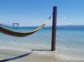 Apartman prvi red do mora Čović, Hotel in Duće