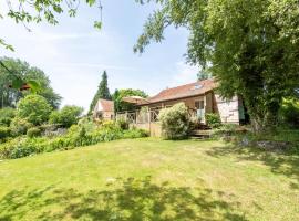 Holiday Home de Beaumont by Interhome, hotel in Carentan