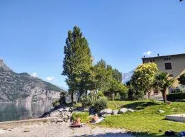 Apartment Punto Lago by Interhome