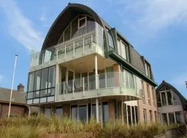 Apartment De Zeeparel by Interhome