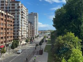 Playa de San Lorenzo, hotel near Isabel La Católica Park, Gijón