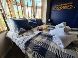 Rumer Hill House by Spires Accommodation a unique boutique styled place to stay in Cannock, хотел в Great Wyrley
