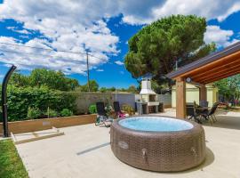 Holiday Home Laura, hotel con jacuzzi a Pola (Pula)