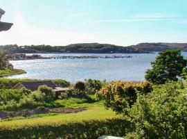 4 person holiday home in Hamburgsund, hotel sa Hamburgsund