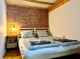 Apartment with FREE Parking
