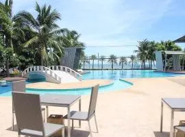 Luxury Beach Front Jomtien Condo / Super Wifi