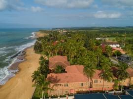Coconut Grove Beach Resort, hôtel à Elmina