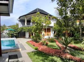 The Champuhan Villa - Honeymoon Villa With Rice Field View, hotel di Mayong