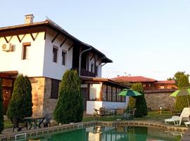 Toncho's Guest House for 16 guests, guest house in Arbanasi