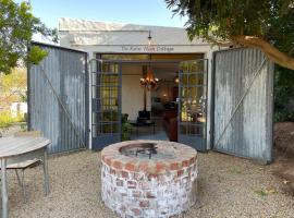 The Karoo Moon House & Cottage, holiday rental in Barrydale