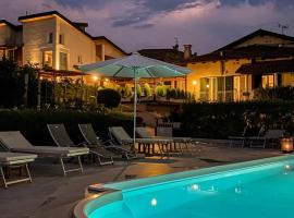 La Rosa Gialla Bio Apartments & rooms, country house in Barolo