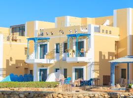 2 Bedroom Chalet - Riviera Beach Resort - Families only, chalet de montaña en Ras Sedr