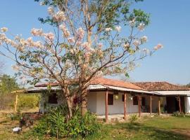 Chacara Cabana dos Lagos, hotel with parking in Riachão