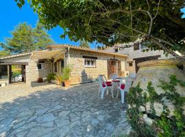 Villa for 6 person in Peymeinade Only 20 Minutes from Cannes, вила в Peymeinade
